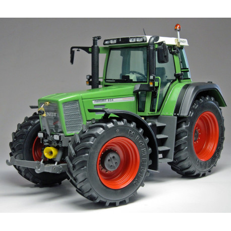 Tracteur miniature FENDT FAVORIT 824 W1002 WEISE TOYS 1/32
