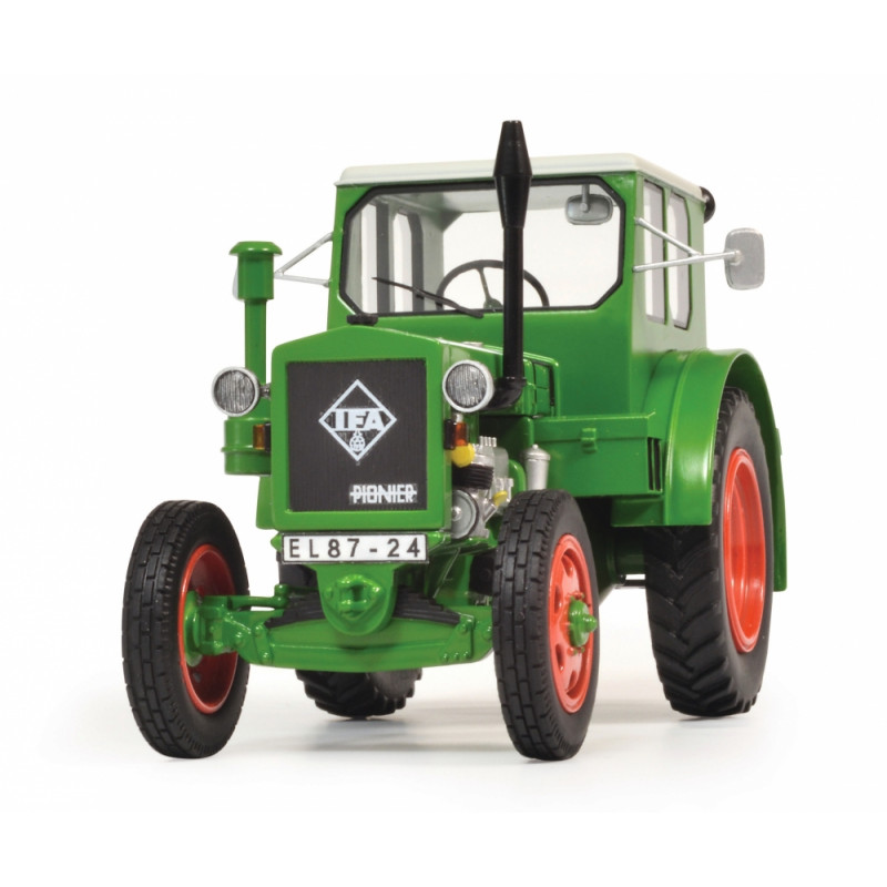 SCH9033 1/32 Tracteur IFA RS-01 Pionier en résine 