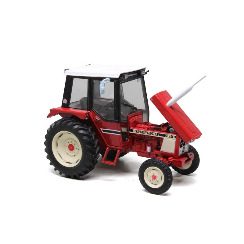 Portrait : Il collectionne les tracteurs miniatures