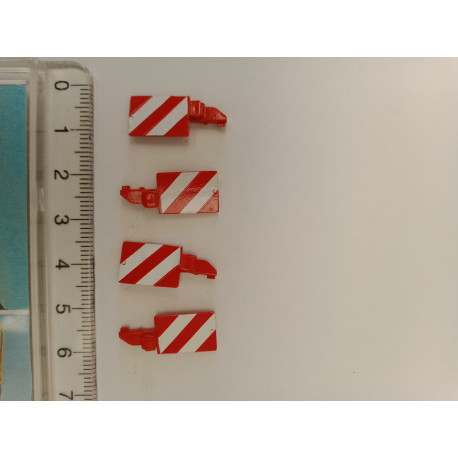 4 plaques de gabarit rouge KUHN 1.3 X 0.9